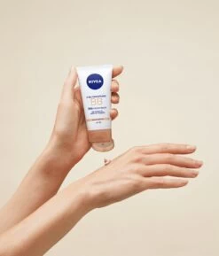 NIVEA Essentials BB Cream Light SPF 15 - 50 Ml - Dagcrème -Mooi Leven 1027x1200 1