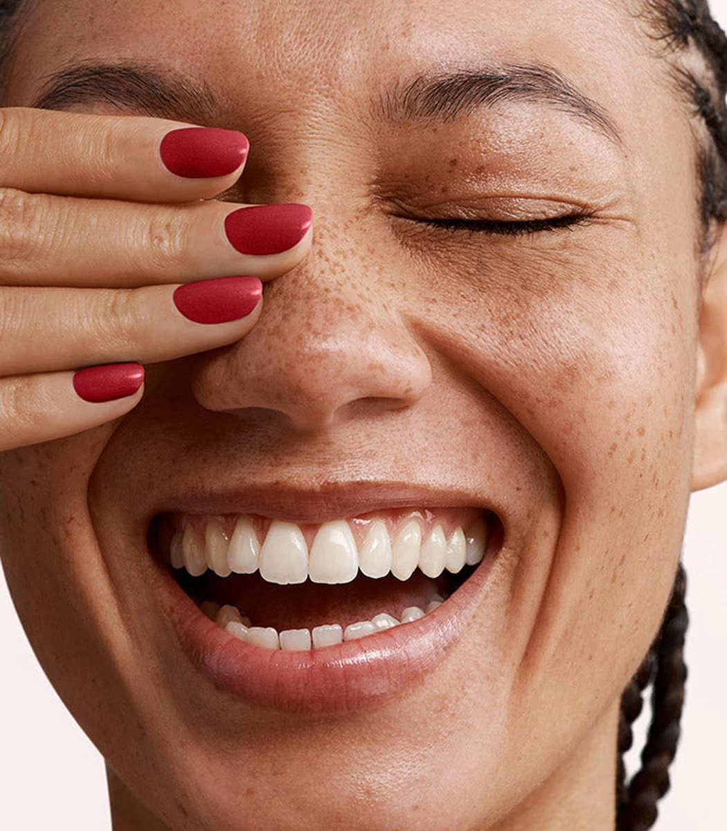 Pink Gellac - Moulin Red - Gellak - Vegan - Rood - Glanzend - 15ml 4 Pink Gellac - Moulin Red - Gellak - Vegan - Rood - Glanzend - 15ml - Afbeelding 2