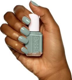 Essie Maximilian Strasse Her - Grijs - Nagellak -Mooi Leven 1069x1200 2