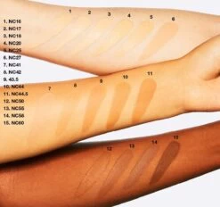 MAC Cosmetics Studio Fix Fluid Foundation - NC20 -Mooi Leven 1200x1125 7