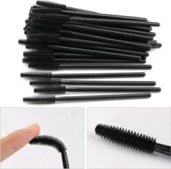 Lashes & More – 50 Stuks Siliconen WimperBorsteltjes – Zwart - Mascara Borsteltjes - Mascara Borstel - Wimper Borstel - Siliconen Wimperborstel - Wimperborstel Voor Wimper Extensions - Siliconen Wenkbrauwborstel -Siliconen Top - Wenkbrauw Kwast -Mooi Leven 1200x1186 4