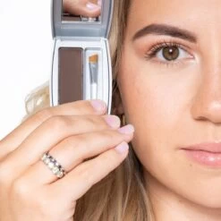 Herome Eye Care Wenkbrauw Poeder Zwart - Compact Brow Powder Nearly Black - Waterproof Verrijkt Met Panthenol - Volumineuze Wenkbrauwen In Een Handomdraai 20 Herome Eye Care Wenkbrauw Poeder Zwart - Compact Brow Powder Nearly Black - Waterproof Verrijkt Met Panthenol - Volumineuze Wenkbrauwen In Een Handomdraai -Mooi Leven 1200x1200 1083