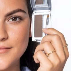 Herome Eye Care Wenkbrauw Poeder Middenbruin - Compact Brow Powder Medium Brown - Waterproof Verrijkt Met Panthenol - Volumineuze Wenkbrauwen -Mooi Leven 1200x1200 1085