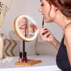 Lanaform - Bamboo Mirror - Oplaadbare Staande Spiegel ×1 · ×3 - Elegant Design Van Bamboe Met Zwarte Poedercoatingafwerking - Ledlampen Met Lange Levensduur -Mooi Leven 1200x1200 1342