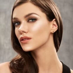 Maybelline Master Studio Strobing Highlighter Stick - 100 Light 19 Maybelline Master Studio Strobing Highlighter Stick - 100 Light -Mooi Leven 1200x1200 344