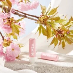 NIVEA Lipscrub & Lipverzorging In 1 Stick 4,8g - Super Zachte Lippen Met Wilde Roos En Vitamine E -Mooi Leven 1200x1200 587