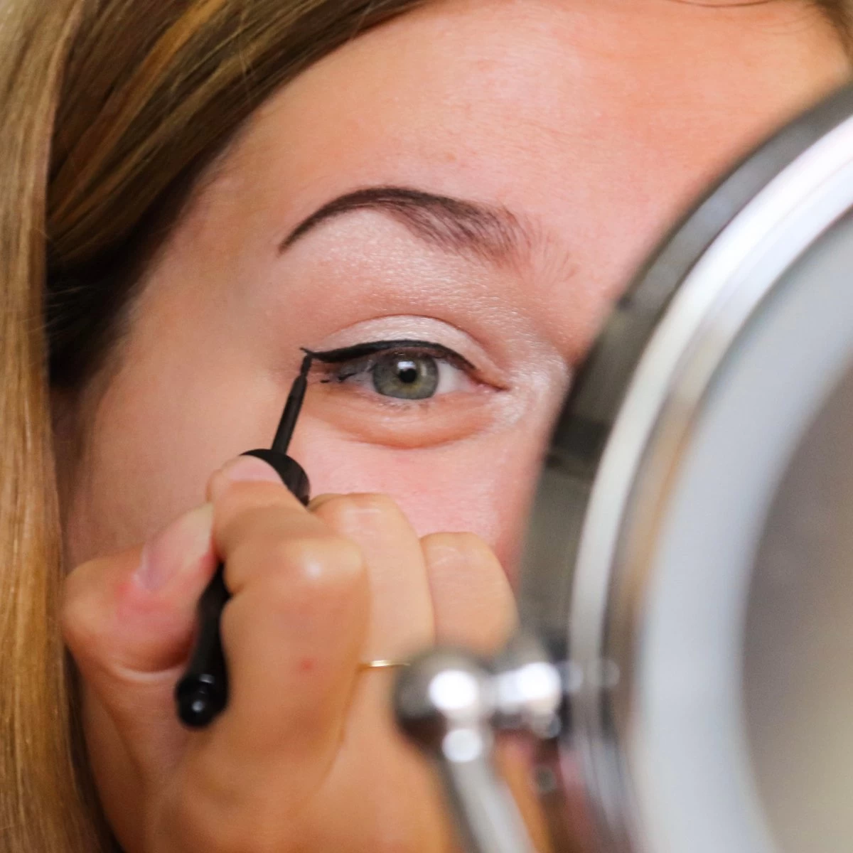 Bourjois Liner Pinceau Liquid Waterproof Eyeliner - 003 Gris Minimaliste 11 Bourjois Liner Pinceau Liquid Waterproof Eyeliner - 003 Gris Minimaliste - Afbeelding 9