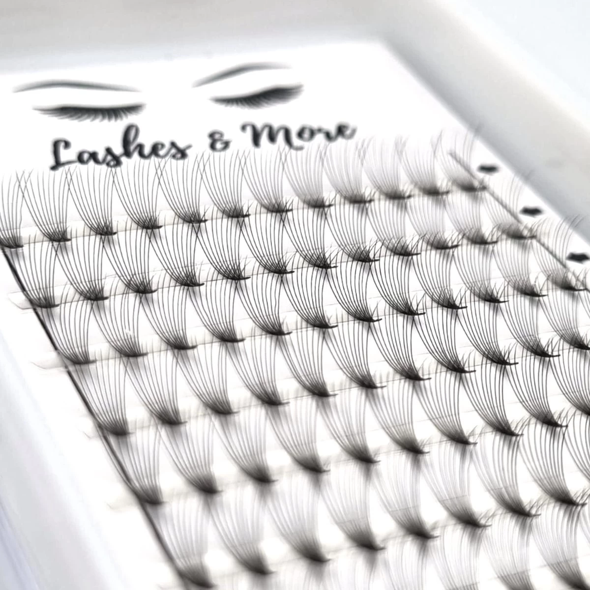 Lashes & More - Nepwimpers - 10D 11mm 0.05 D Krul - Pre-Made Volume Fans – Russian Volume – Pre-Made Fans- Wimperextensions – Wimper Extensions - Verkrijgbaar In Lengte 9mm Tot 15mm 4 Lashes & More - Nepwimpers - 10D 11mm 0.05 D Krul - Pre-Made Volume Fans – Russian Volume – Pre-Made Fans- Wimperextensions – Wimper Extensions - Verkrijgbaar In Lengte 9mm Tot 15mm - Afbeelding 2