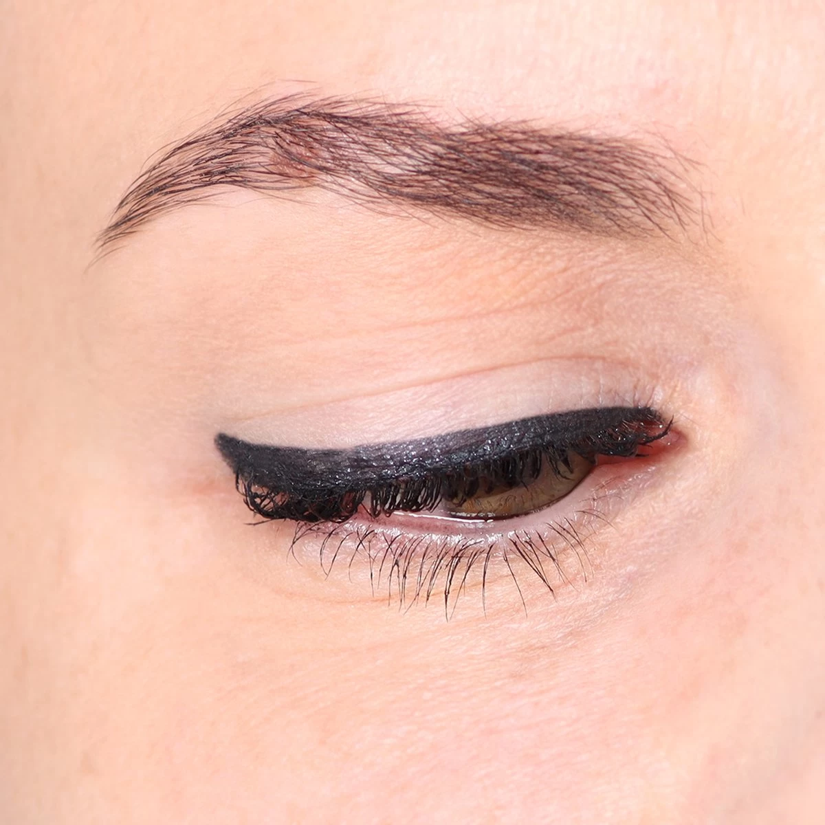 Blèzi® Automatic Eye Pencil 10 Shiny Black - Oogpotlood Zwart Waterproof - Zwart Met Shine 4 Blèzi® Automatic Eye Pencil 10 Shiny Black - Oogpotlood Zwart Waterproof - Zwart Met Shine - Afbeelding 2