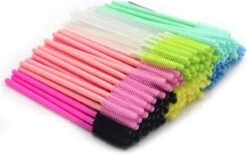 Lashes & More – 50 Stuks Siliconen WimperBorsteltjes – Zwart - Mascara Borsteltjes - Mascara Borstel - Wimper Borstel - Siliconen Wimperborstel - Wimperborstel Voor Wimper Extensions - Siliconen Wenkbrauwborstel -Siliconen Top - Wenkbrauw Kwast -Mooi Leven 1200x749 1