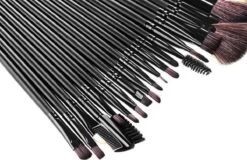 Make-up Kwasten Set - Professionele Kwasten - 24-delig Met Tasje - Cosmetica Kwasten - Zwart - Rheme 27 Make-up Kwasten Set - Professionele Kwasten - 24-delig Met Tasje - Cosmetica Kwasten - Zwart - Rheme -Mooi Leven 1200x776 4