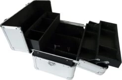 Veronica NAIL-PRODUCTS - Aluminium Koffer - Zilver - 3 Vaks - Draagriem En Afsluitbaar - Beautycase Voor Nagel, Pedicure, Manicure, Visagie, Make-up, Kapper Spullen. -Mooi Leven 1200x791 1