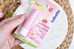 Labello Lipscrub Rozenbottelolie -Mooi Leven 1200x799 3