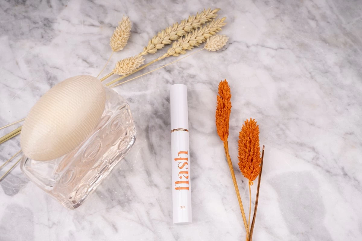 Célie Beauty FLASH - Wimperserum - Binnen 1 Week Zichtbaar Resultaat - 100% Vegan - Wimpergroei - Wimperverzorging - Volle Wimpers - Dikke Wimpers - 3ml - Hydraterend 8 Célie Beauty FLASH - Wimperserum - Binnen 1 Week Zichtbaar Resultaat - 100% Vegan - Wimpergroei - Wimperverzorging - Volle Wimpers - Dikke Wimpers - 3ml - Hydraterend - Afbeelding 6