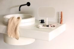 Brabantia ReNew Make-up Spiegel - Met Accessoireschaal - Soft Beige -Mooi Leven 1200x808 3