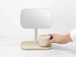 Brabantia ReNew Make-up Spiegel - Met Accessoireschaal - Soft Beige -Mooi Leven 1200x899 17