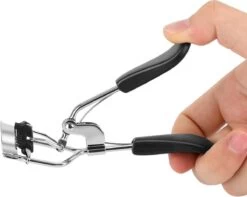 INTER-ESQUE® Wimperkruller Met Kam - Eyelash Curler + 5x Gratis Extra Siliconen Pad - Zwart/Zilver 12 INTER-ESQUE® Wimperkruller Met Kam - Eyelash Curler + 5x Gratis Extra Siliconen Pad - Zwart/Zilver -Mooi Leven 1200x955 1