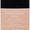 Chanel Vitalumiere Aqua Foundation - 30 Beige - SPF15 - 30 Ml -Mooi Leven 597x1200