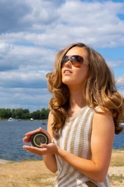 MaMo Subliem - Sublime Dry Tanning Powder - Medium - Baking Powder - Finishing Powder - Met Optie Shimmer - Tanning - Poeder - Spraytan - Glow - Grapes - Visagisten - Finishing Powder - Selftanning Powder - Na Zonnebrand Creme - Foundation - Make-up 10 MaMo Subliem - Sublime Dry Tanning Powder - Medium - Baking Powder - Finishing Powder - Met Optie Shimmer - Tanning - Poeder - Spraytan - Glow - Grapes - Visagisten - Finishing Powder - Selftanning Powder - Na Zonnebrand Creme - Foundation - Make-up -Mooi Leven 799x1200