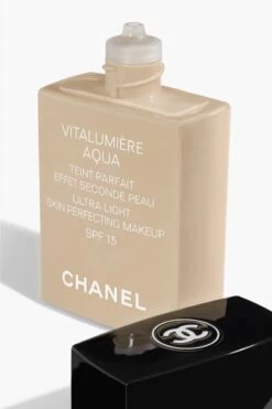 Chanel Vitalumiere Aqua Foundation - 30 Beige - SPF15 - 30 Ml 20 Chanel Vitalumiere Aqua Foundation - 30 Beige - SPF15 - 30 Ml -Mooi Leven 800x1200