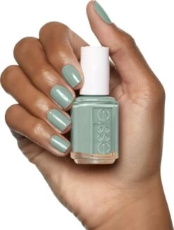 Essie Maximilian Strasse Her - Grijs - Nagellak -Mooi Leven 909x1200 5