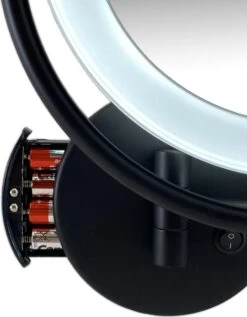 Metalen Verlichte Wand Knik Arm Make-up LED Spiegel Mat Zwart, Dubbelzijdig Verlicht, 10x Vergroting 22cm Doorsnee, Inculsief 4x AA Batterijen En Stroomkabel(USB) Badkamer Spiegel -Mooi Leven 936x1200 3