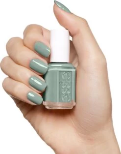 Essie Maximilian Strasse Her - Grijs - Nagellak -Mooi Leven 946x1200 3