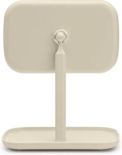 Brabantia ReNew Make-up Spiegel - Met Accessoireschaal - Soft Beige -Mooi Leven 950x1200 1