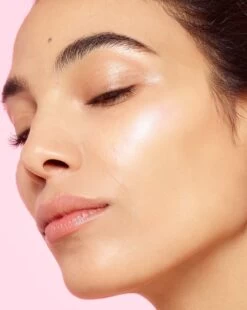 L’Oréal Paris 01 Iconoc Glow Highlighter - Poeder Highlighter - 9 Gr. -Mooi Leven 957x1200 1